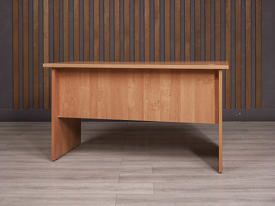 Стол эргономичный ДСП Клен Россия