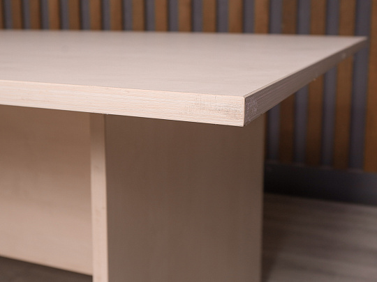 Стол для переговоров ДСП Дуб Россия