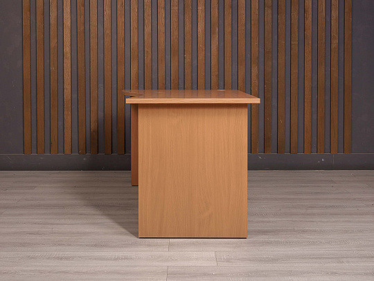 Стол эргономичный ДСП Клен Россия