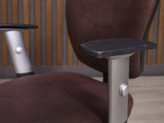 Офисное кресло Ткань Коричневый Россия