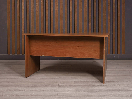 Стол эргономичный ДСП Орех Россия