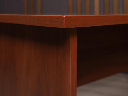 Стол с тумбой ДСП Вишня Россия