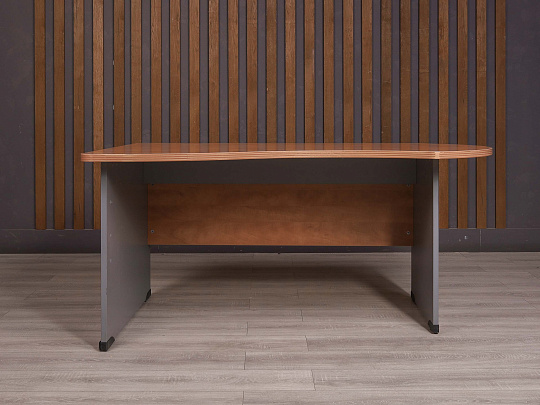 Стол эргономичный Berlin ДСП Орех Россия