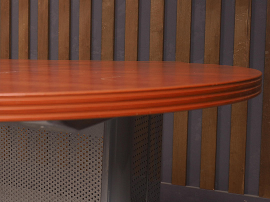 Стол эргономичный Berlin ДСП Орех Россия