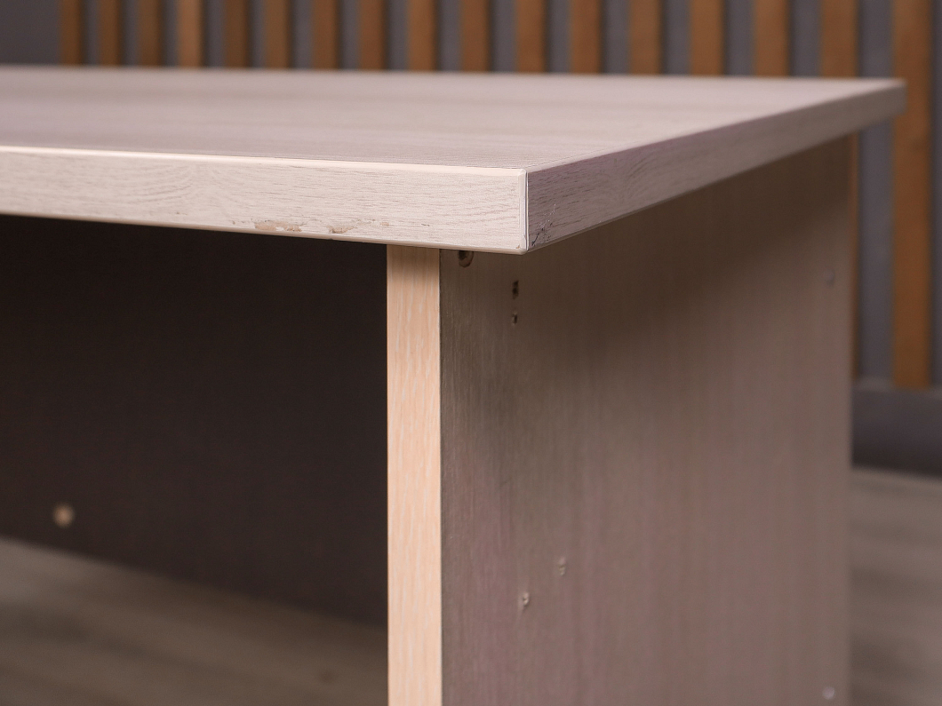 Стол эргономичный ДСП Дуб Россия (23256-18036)