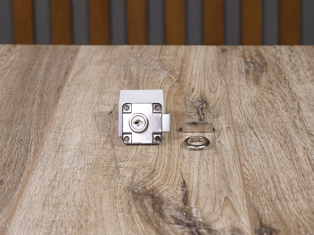 Замок для тумбочки Металл Россия (500-00000)