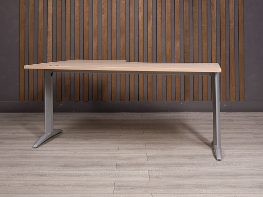 Стол угловой ДСП Клен Россия