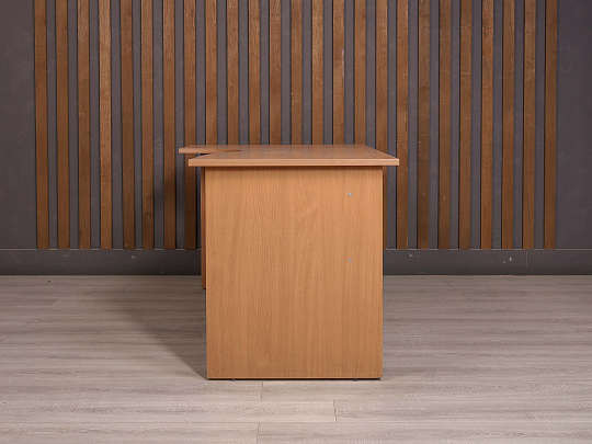 Стол эргономичный ДСП Клен Россия