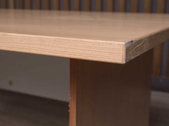 Стол эргономичный ДСП Клен Россия