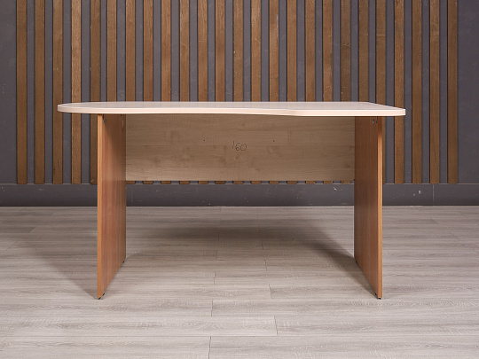 Стол эргономичный ДСП Дуб Россия