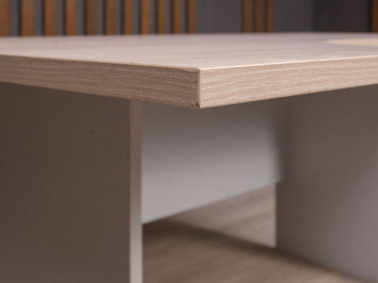 Стол эргономичный ДСП Дуб Россия