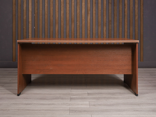 Стол прямоугольный ДСП Орех Россия