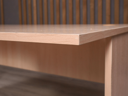 Стол эргономичный ДСП Клен Россия