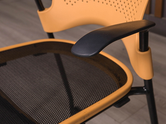 Офисный стул Herman Miller Пластик Жёлтый США