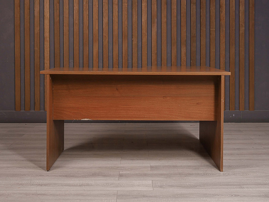 Стол эргономичный ДСП Орех Россия