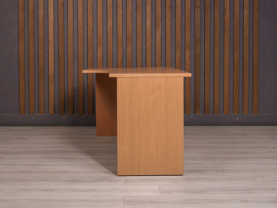 Стол эргономичный ДСП Клен Россия