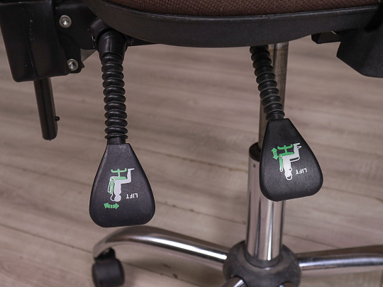 Офисное кресло Ткань Коричневый Россия