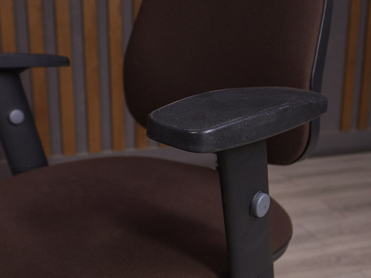 Офисное кресло Ткань Коричневый Россия