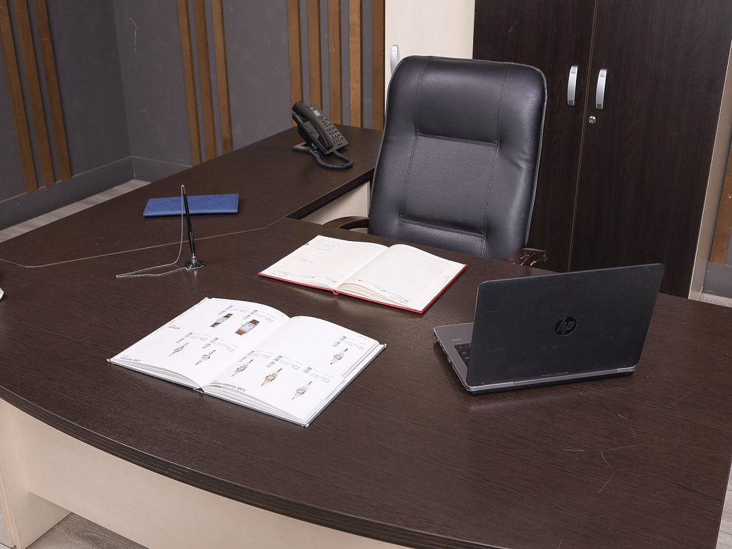 Кабинет руководителя Berlin ДСП Венге Россия (1154-02105)