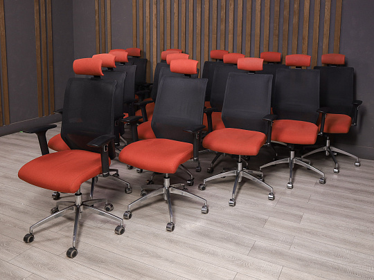 Кресло руководителя Ткань Красный Россия