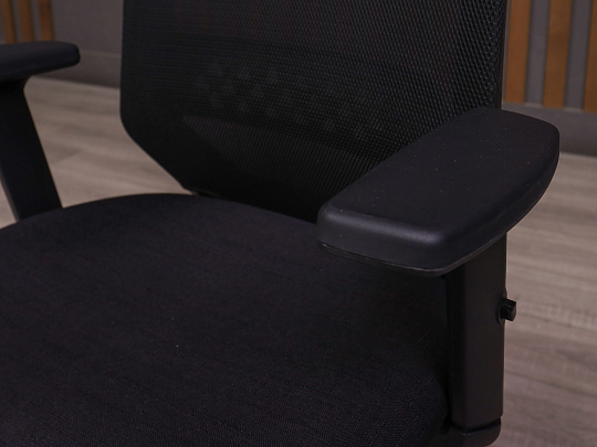 Кресло руководителя Ткань Чёрный Россия