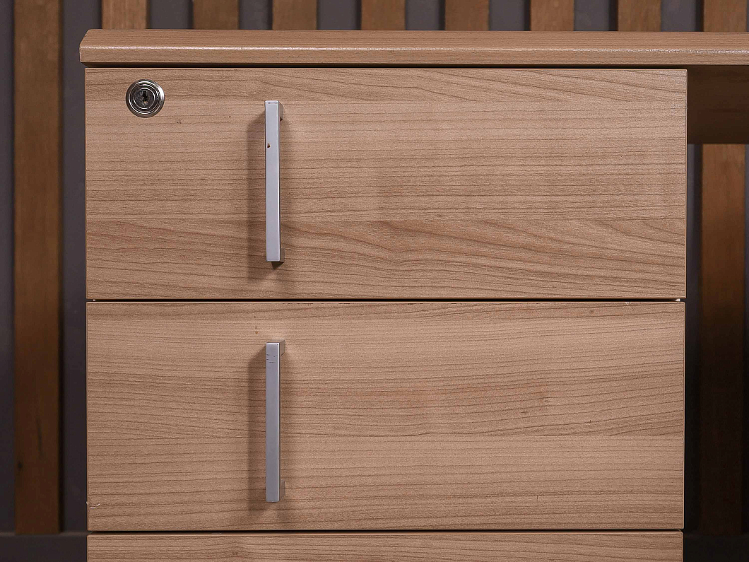 Стол с тумбой Accord ДСП Ясень шимо Россия (2174-03026)