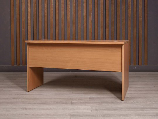 Стол эргономичный ДСП Клен Россия