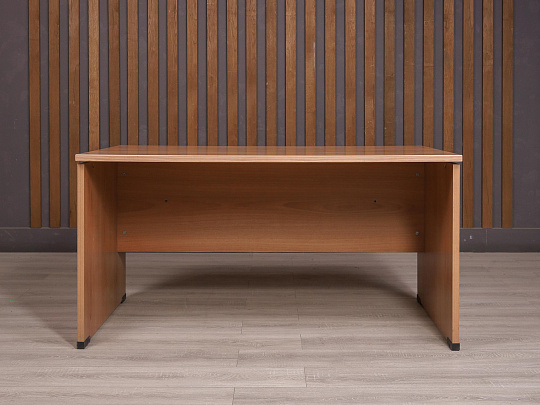 Стол прямоугольный ДСП Орех Россия