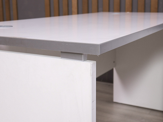 Стол с тумбой ДСП Белый Россия