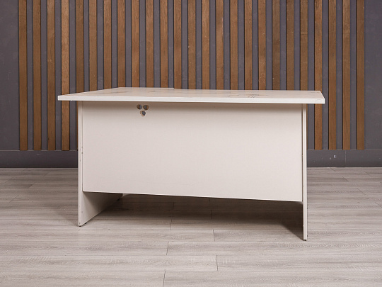 Стол эргономичный ДСП Дуб Россия