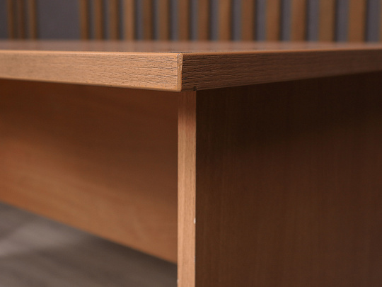 Стол эргономичный ДСП Клен Россия