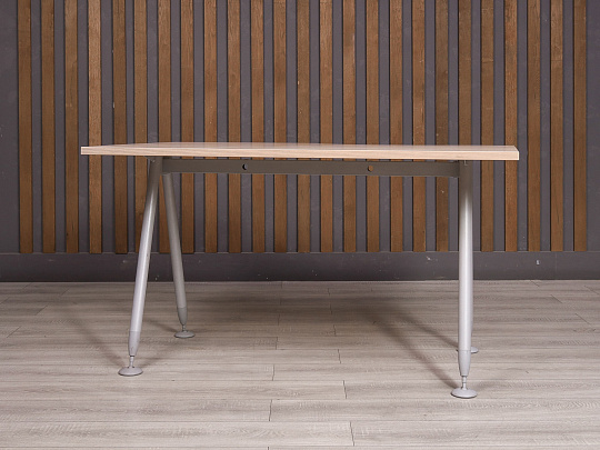 Стол эргономичный ДСП Клен Россия