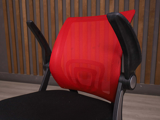 Офисное кресло ДЭФО Ткань Красный Россия