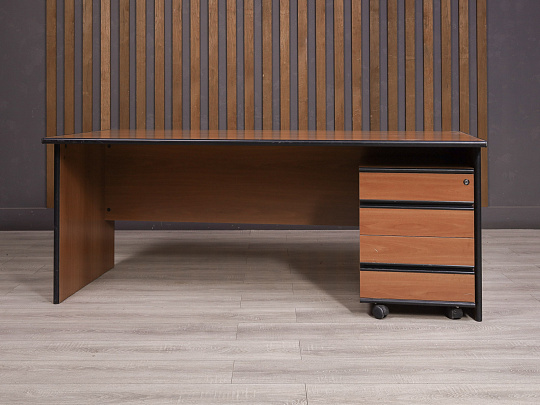 Стол с тумбой ДСП Орех Россия