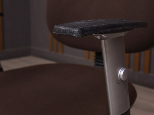 Офисное кресло Ткань Коричневый Россия