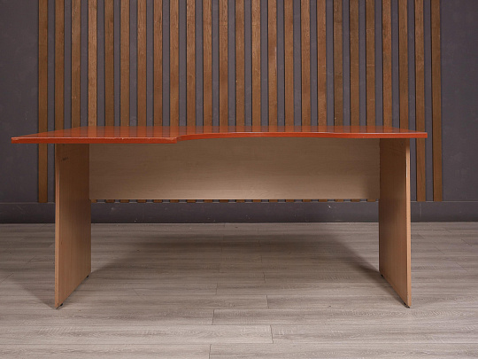 Стол эргономичный ДСП Венге Россия