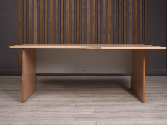 Стол эргономичный ДСП Клен Россия