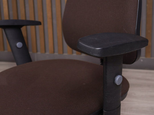 Офисное кресло Ткань Коричневый Россия